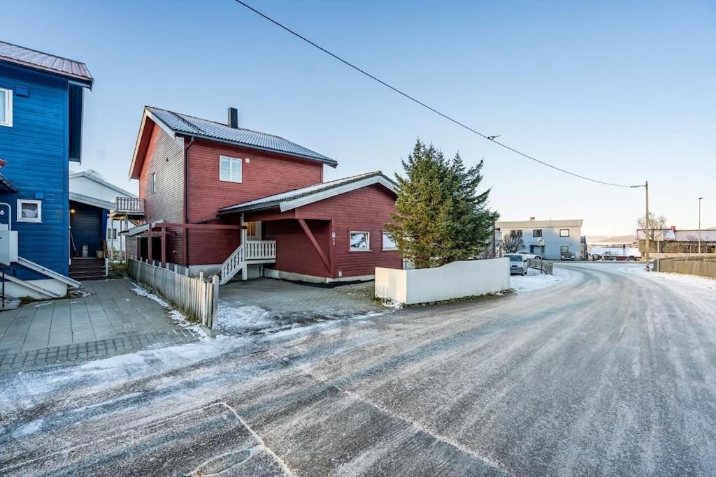 Cozy House In The Heart Of Tromsdalen. Central Tromso Bagian luar foto